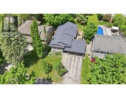 18 FAIRLANE CRESCENT - 44