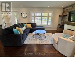 571 EVERGLADE CRESCENT - 4