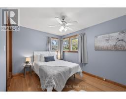 2 LYNDALE AVENUE - 28