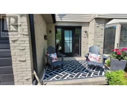 71 BLACKTHORNE CRESCENT - 2