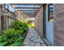 6 BONNIE PLACE - 42