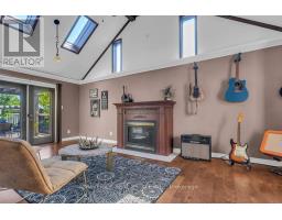 6 BONNIE PLACE - 7