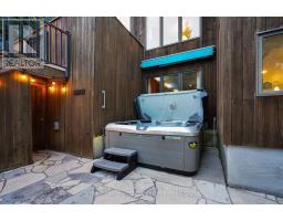 712 RIVERSIDE DRIVE - 44