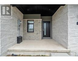 592 ALBERT STREET - 3