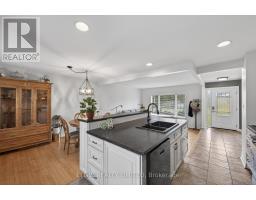 30 ERINLEA DRIVE - 15
