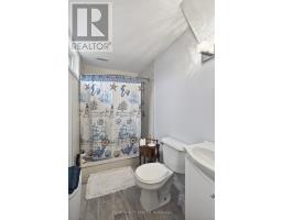 30 ERINLEA DRIVE - 34