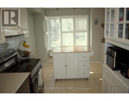 3 - 410 AMBLESIDE DRIVE - 6