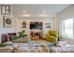14 - 292 FALCON DRIVE - 12