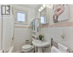 52 EASTMAN AVENUE - 32