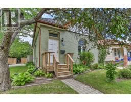 52 EASTMAN AVENUE - 4