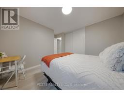 E37 - 12 HOLBORN DRIVE - 32