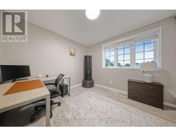 E37 - 12 HOLBORN DRIVE - 33
