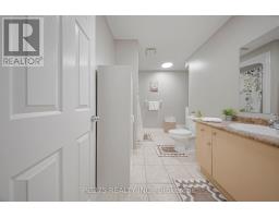 E37 - 12 HOLBORN DRIVE - 35