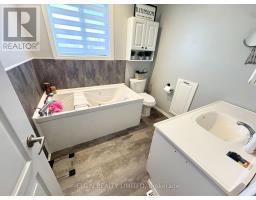 66 ALDBOROUGH AVENUE - 16