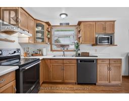 24 HAWTHORNE CRESCENT - 11