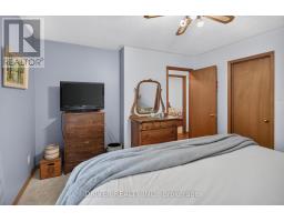 24 HAWTHORNE CRESCENT - 16