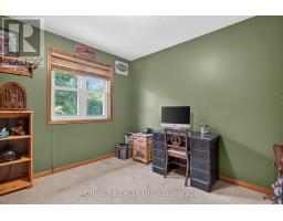 24 HAWTHORNE CRESCENT - 17