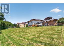 24 HAWTHORNE CRESCENT - 29