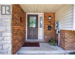 24 HAWTHORNE CRESCENT - 3