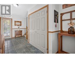 24 HAWTHORNE CRESCENT - 4