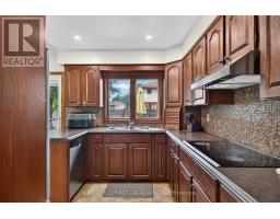 22 HERITAGE COURT - 12