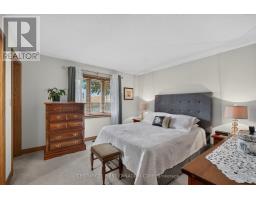 22 HERITAGE COURT - 18