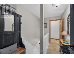 22 HERITAGE COURT - 32