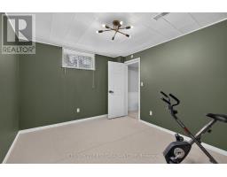 22 HERITAGE COURT - 40