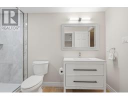879 GARIBALDI AVENUE - 40
