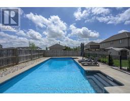 6 ASHWOOD CRESCENT - 29