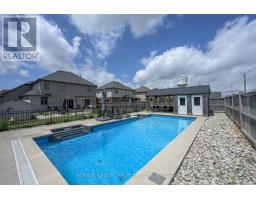 6 ASHWOOD CRESCENT - 31