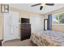 37 LUTON CRESCENT - 16