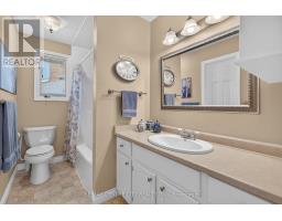 37 LUTON CRESCENT - 17