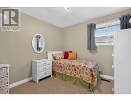 37 LUTON CRESCENT - 20