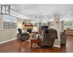 37 LUTON CRESCENT - 24