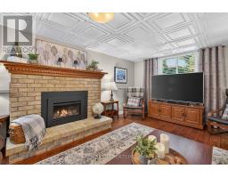 37 LUTON CRESCENT - 26