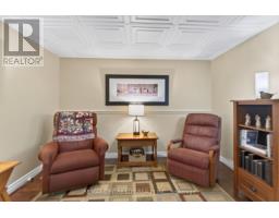 37 LUTON CRESCENT - 29
