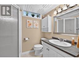37 LUTON CRESCENT - 30