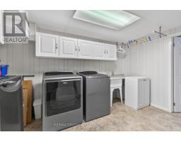 37 LUTON CRESCENT - 32