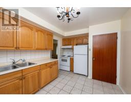 160 WELLESLEY CRESCENT - 7