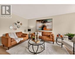 53 RENNY CRESCENT - 13