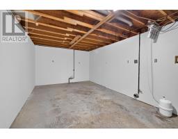 53 RENNY CRESCENT - 36