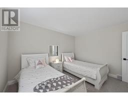 27 CHESTNUT HILL - 37