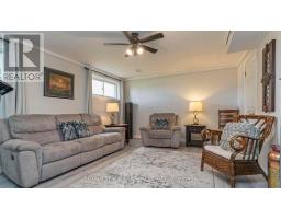 7 STIRLING CRESCENT - 24