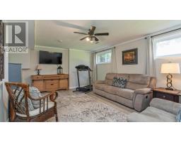 7 STIRLING CRESCENT - 26
