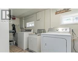 7 STIRLING CRESCENT - 28