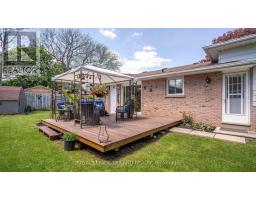 7 STIRLING CRESCENT - 35