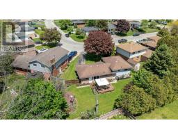 7 STIRLING CRESCENT - 42