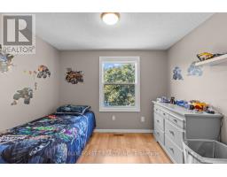 48 ROSAMOND CRESCENT - 21
