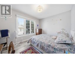 15 - 601 GRENFELL DRIVE - 19